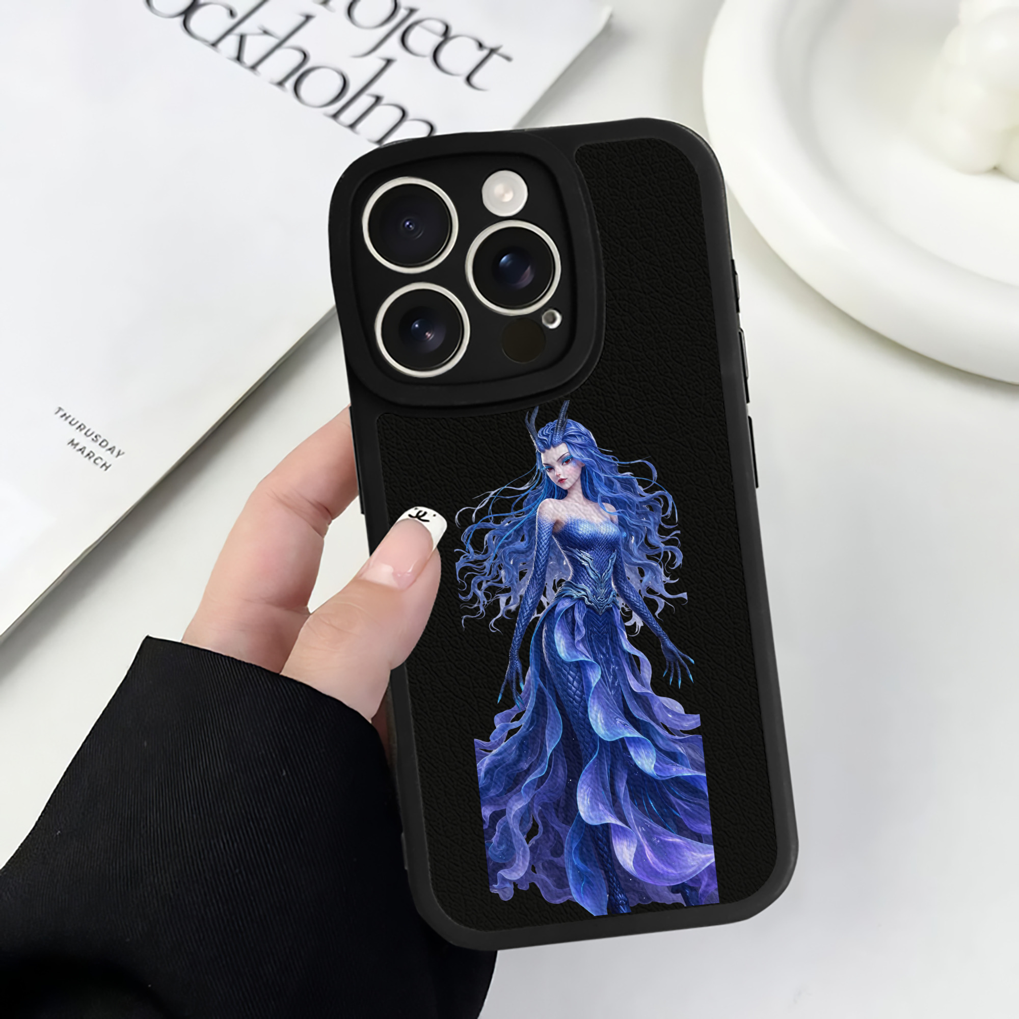 （画像用） Ne Zha 2 ナタ 魔童の大暴れ 【iPhone 16シリーズ対応】シリコンスマホケース（レザー調） 材質：シリコン